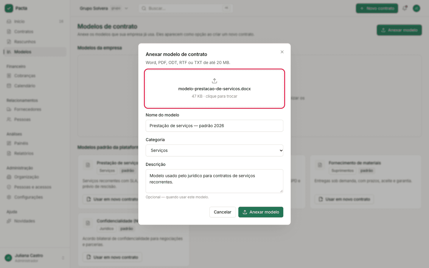 Janela Anexar modelo de contrato, com área para arrastar o arquivo e campos de nome e categoria